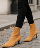 Bota Feminina Cano Curto Camurça Salto Fino Elegante | Lili